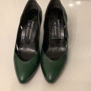 Stuart Weitzman Leather Pumps size 8M , no flaws heels very good condition.
